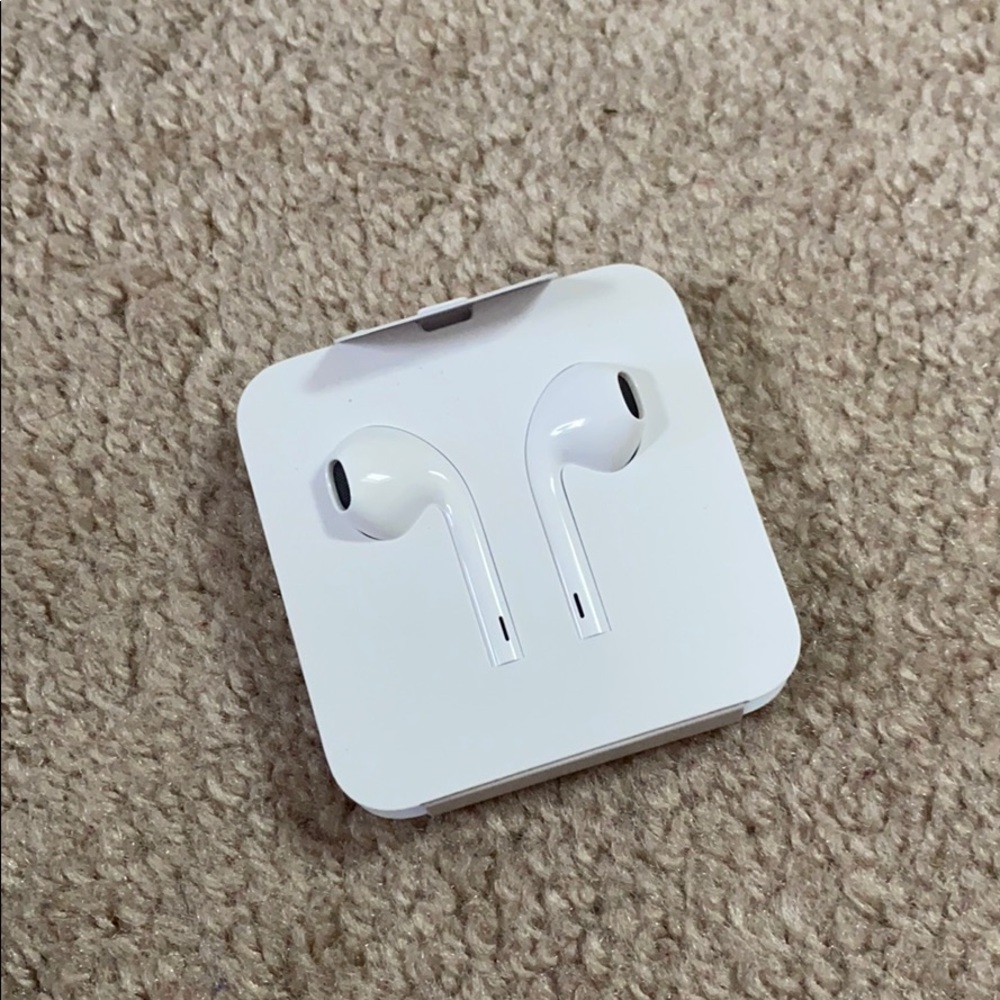 Brand new apple earbuds